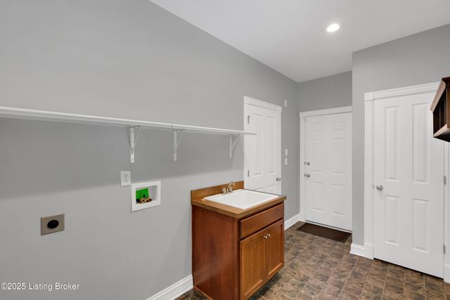 7005 Quarry Dr, Crestwood, KY 40014