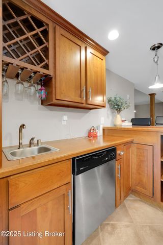 7005 Quarry Dr, Crestwood, KY 40014