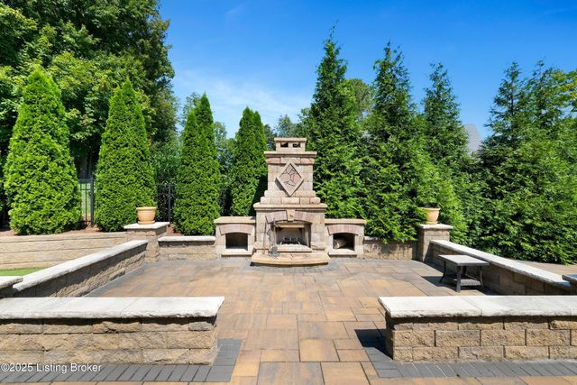 7005 Quarry Dr, Crestwood, KY 40014