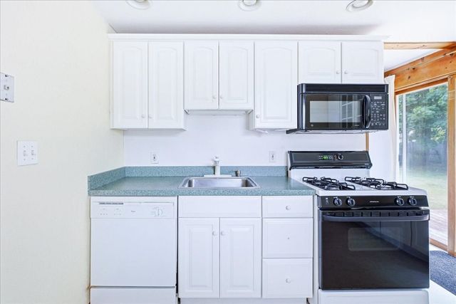20 Pine Hill Ter, Rockland, MA 02370