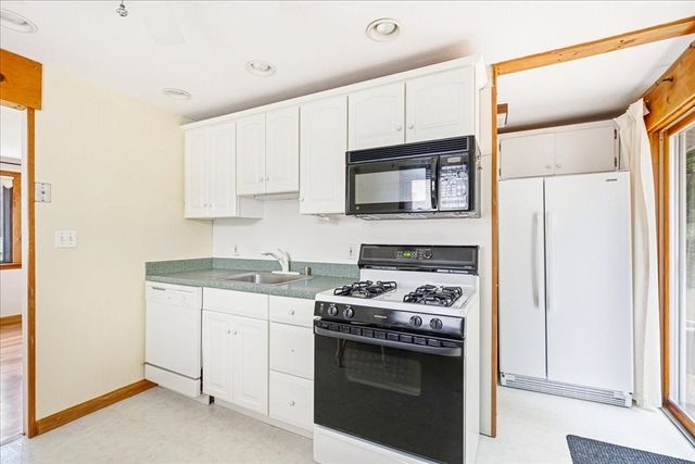 20 Pine Hill Ter, Rockland, MA 02370