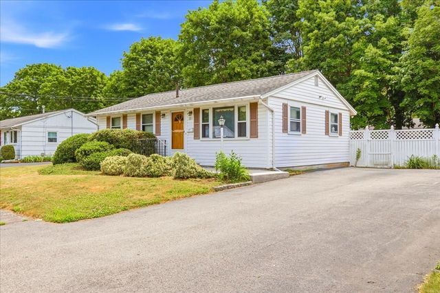 20 Pine Hill Ter, Rockland, MA 02370