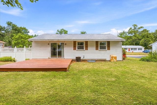 20 Pine Hill Ter, Rockland, MA 02370