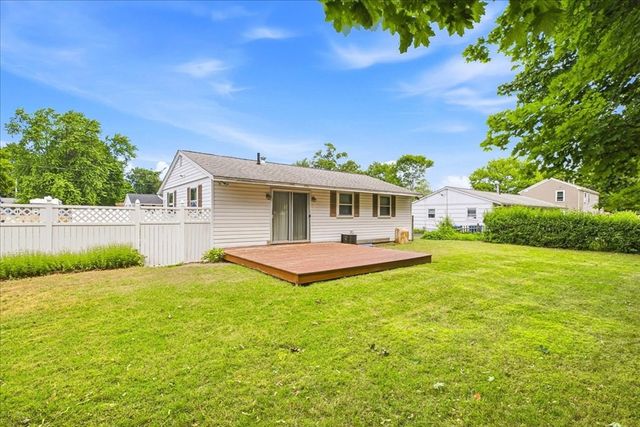20 Pine Hill Ter, Rockland, MA 02370