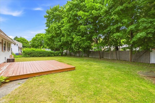 20 Pine Hill Ter, Rockland, MA 02370