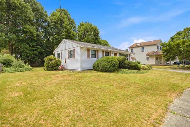 20 Pine Hill Ter, Rockland, MA 02370