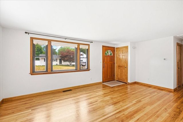 20 Pine Hill Ter, Rockland, MA 02370