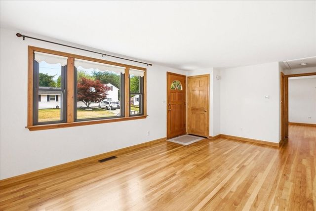 20 Pine Hill Ter, Rockland, MA 02370
