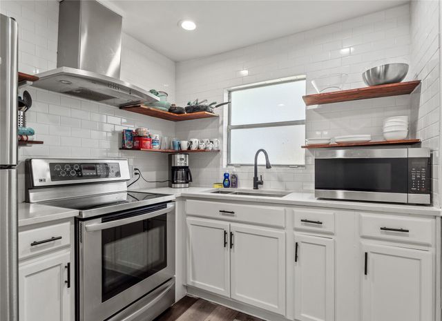 1935 Nomas Street, Dallas, TX 75212