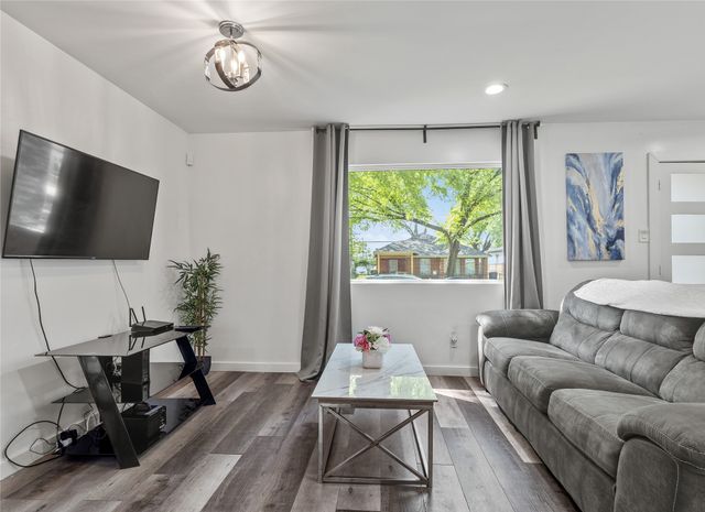 1935 Nomas Street, Dallas, TX 75212