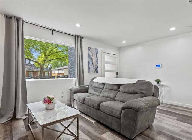 1935 Nomas Street, Dallas, TX 75212