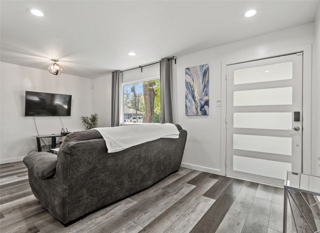 1935 Nomas Street, Dallas, TX 75212