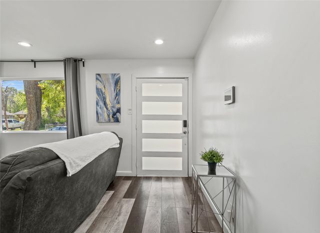 1935 Nomas Street, Dallas, TX 75212