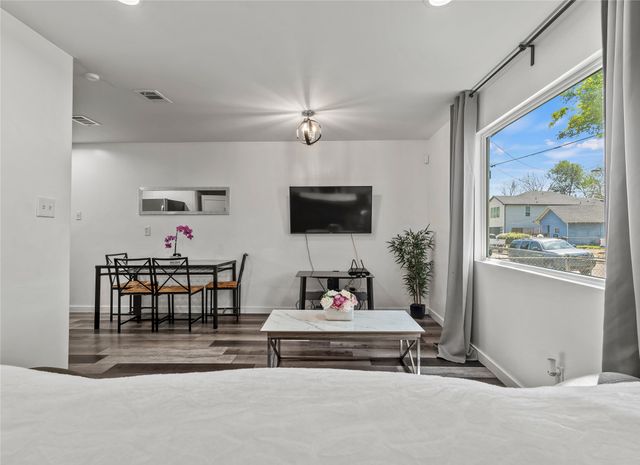 1935 Nomas Street, Dallas, TX 75212