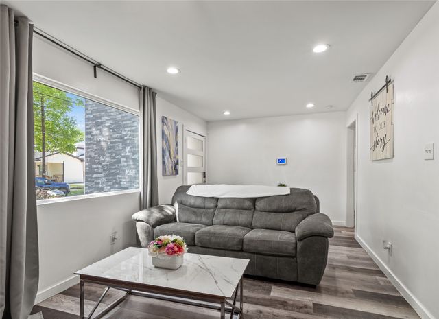 1935 Nomas Street, Dallas, TX 75212