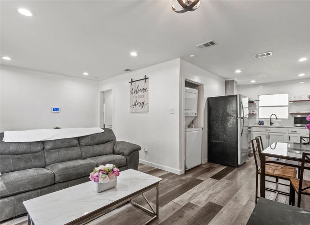 1935 Nomas Street, Dallas, TX 75212