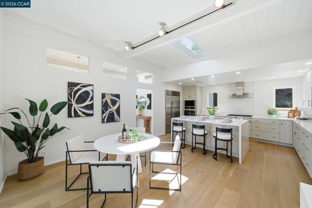 233 Melody Ln, Orinda, CA 94563