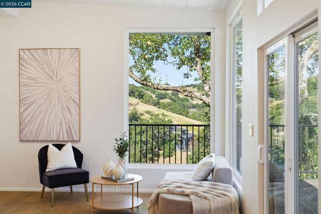 233 Melody Ln, Orinda, CA 94563