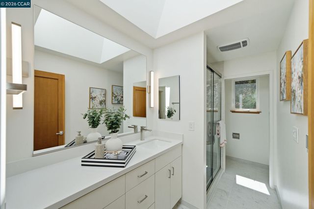 233 Melody Ln, Orinda, CA 94563
