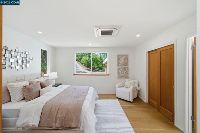 233 Melody Ln, Orinda, CA 94563