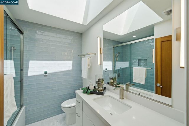233 Melody Ln, Orinda, CA 94563