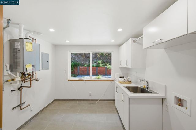 233 Melody Ln, Orinda, CA 94563