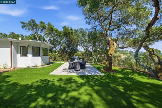 233 Melody Ln, Orinda, CA 94563