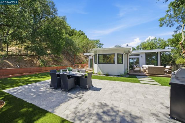 233 Melody Ln, Orinda, CA 94563