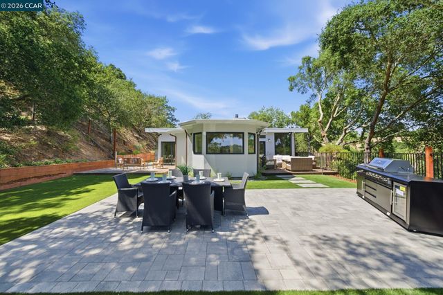 233 Melody Ln, Orinda, CA 94563