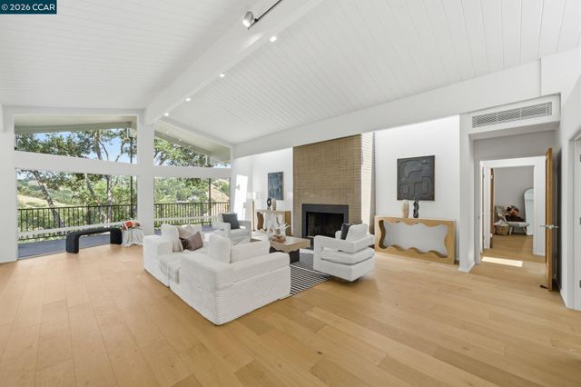 233 Melody Ln, Orinda, CA 94563