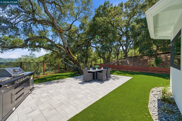 233 Melody Ln, Orinda, CA 94563