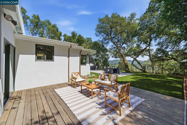 233 Melody Ln, Orinda, CA 94563