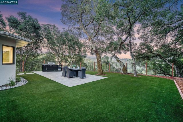 233 Melody Ln, Orinda, CA 94563