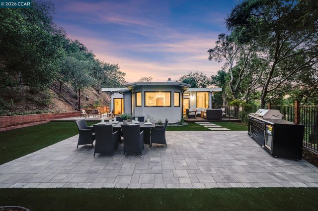 233 Melody Ln, Orinda, CA 94563