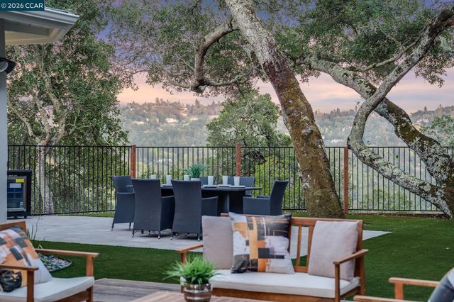 233 Melody Ln, Orinda, CA 94563