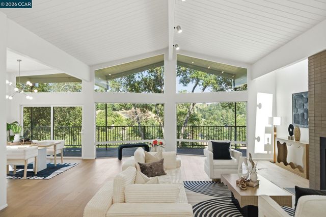 233 Melody Ln, Orinda, CA 94563