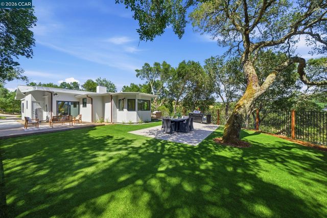 233 Melody Ln, Orinda, CA 94563
