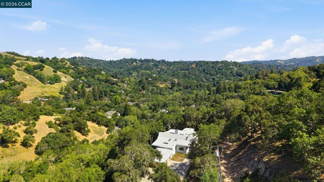 233 Melody Ln, Orinda, CA 94563