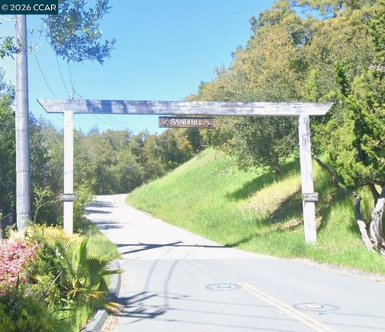 233 Melody Ln, Orinda, CA 94563