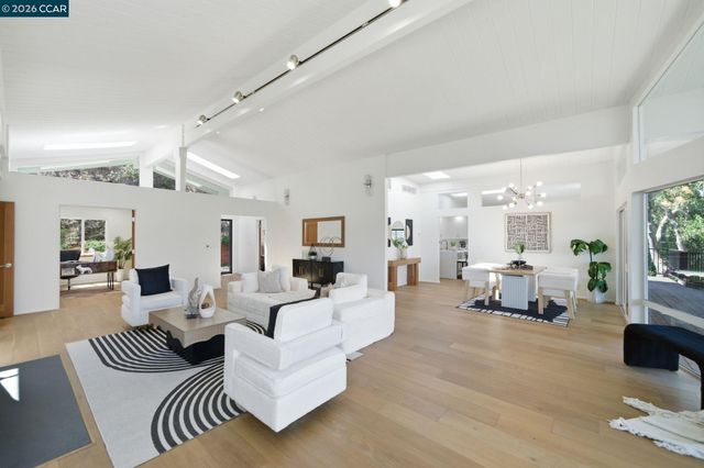233 Melody Ln, Orinda, CA 94563