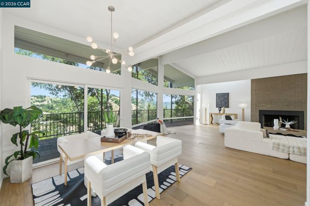 233 Melody Ln, Orinda, CA 94563