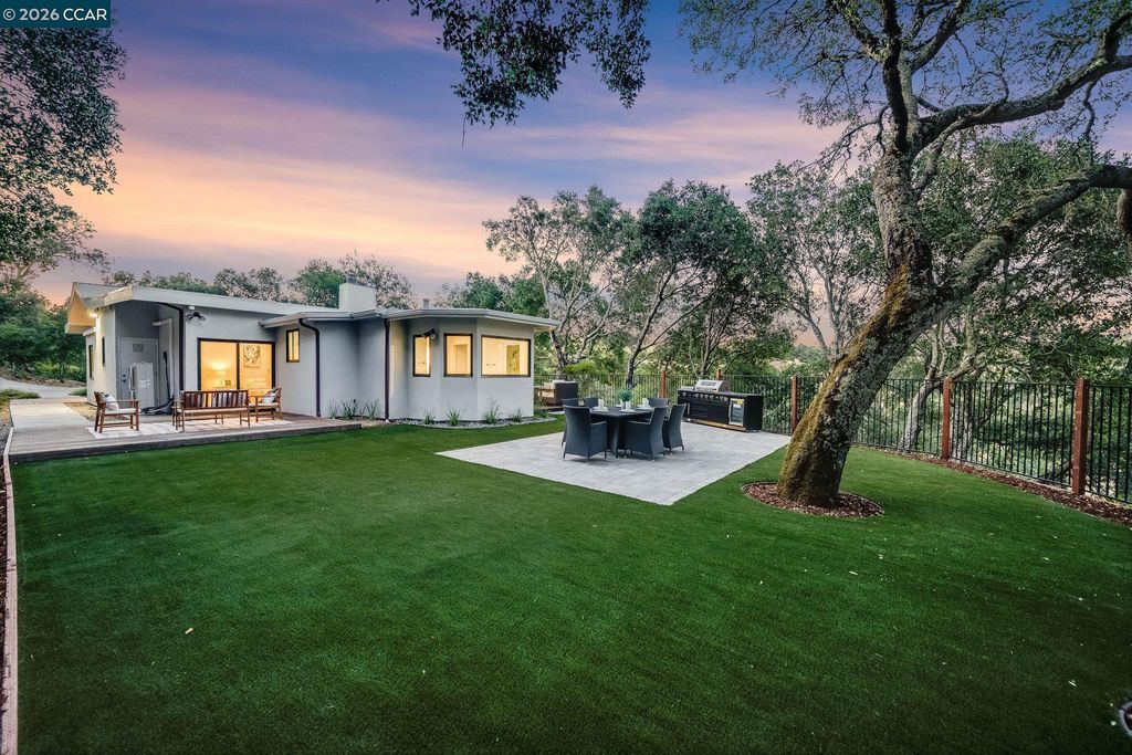233 Melody Ln, Orinda, CA 94563
