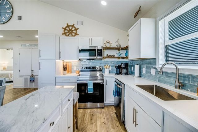 243 W Club Oak Lane, Rockport, TX 78382