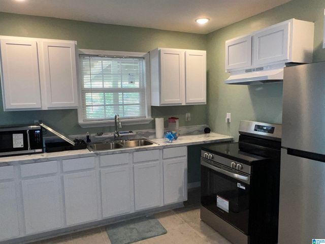 424 12TH AVENUE, Midfield, AL 35228