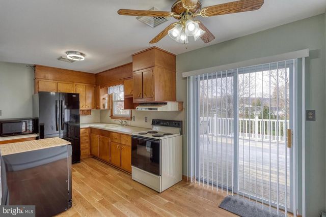 6336 BLUE FLAG AVE, Harrisburg, PA 17112