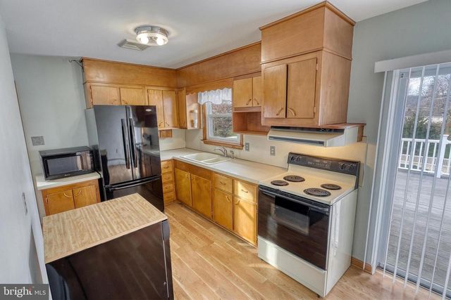 6336 BLUE FLAG AVE, Harrisburg, PA 17112