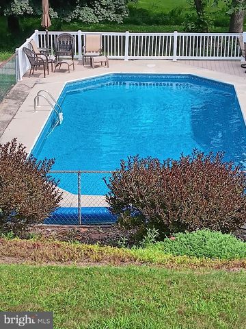 6336 BLUE FLAG AVE, Harrisburg, PA 17112