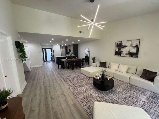 10109 NW 52nd Ter, Doral, FL 33178