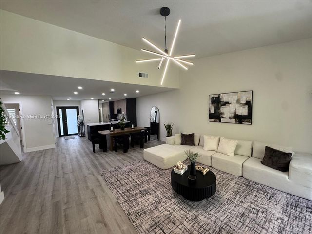 10109 NW 52nd Ter, Doral, FL 33178