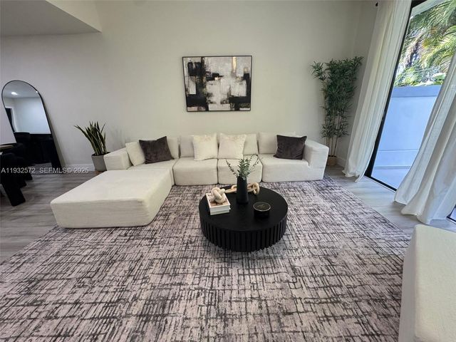 10109 NW 52nd Ter, Doral, FL 33178